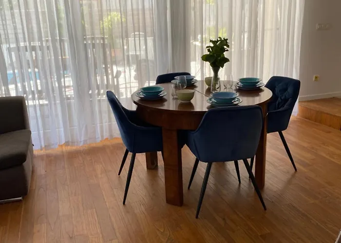 Private Pool,3 Bedrooms And 3 Bathrooms *