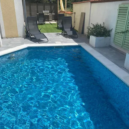 Private Pool,3 Bedrooms And 3 Bathrooms Apartment