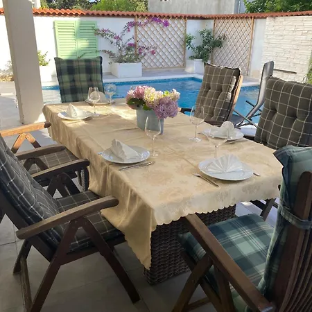 Private Pool,3 Bedrooms And 3 Bathrooms Apartment