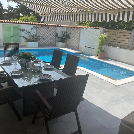 Private Pool,3 Bedrooms And 3 Bathrooms Apartment